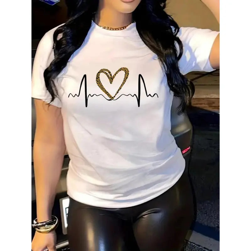 Women’s Heartbeat Heart Graphic Tee for Casual Streetwear and Everyday Outfits